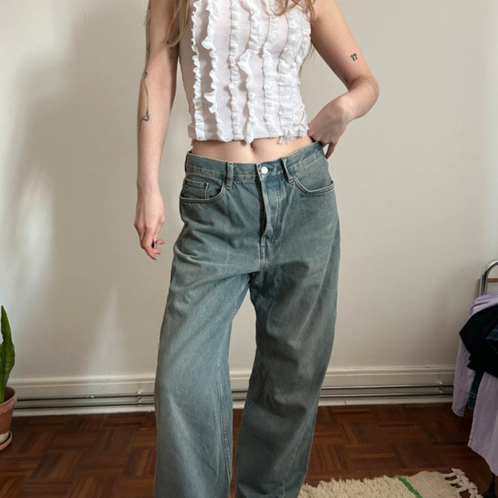 Because the baggy jeans are relaxed and fit 28 denim